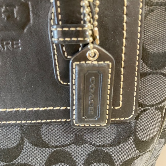COACH Legacy Signature Canvas/Leather Handbag. In great condition! - Picture 3 of 10